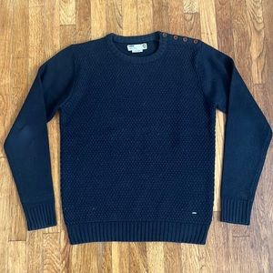 Solid! Fisherman style sweater.